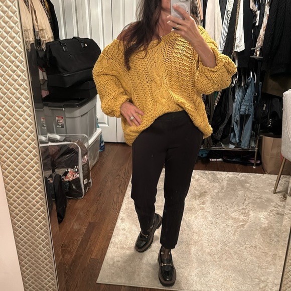 Georgous mustard yellow sweater - Picture 2 of 6